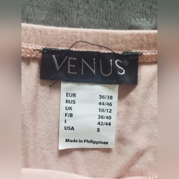 Venus Tie back Halter w/lace detail - Picture 3 of 3